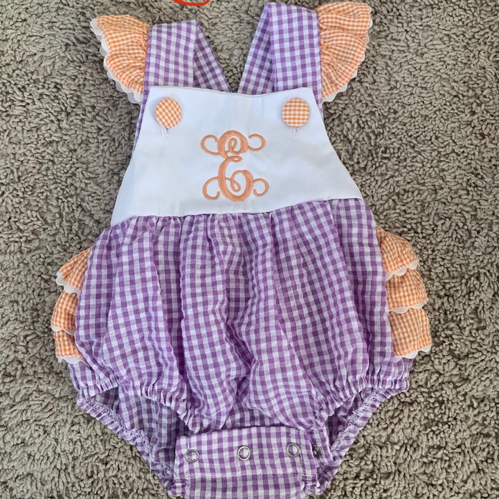 Smocked bubble “E” monogram